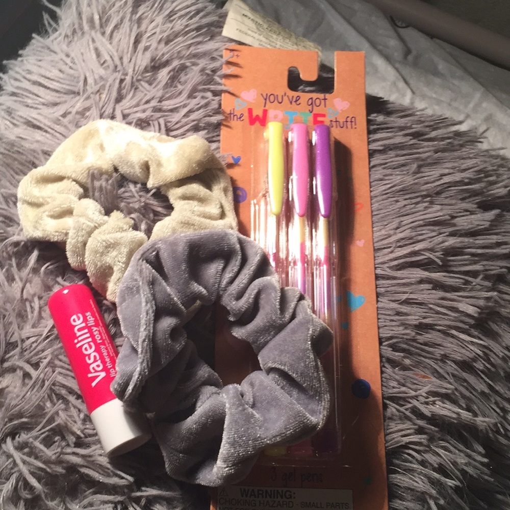 2 puffy scrunches,3 gel pens,Vaseline chapstick